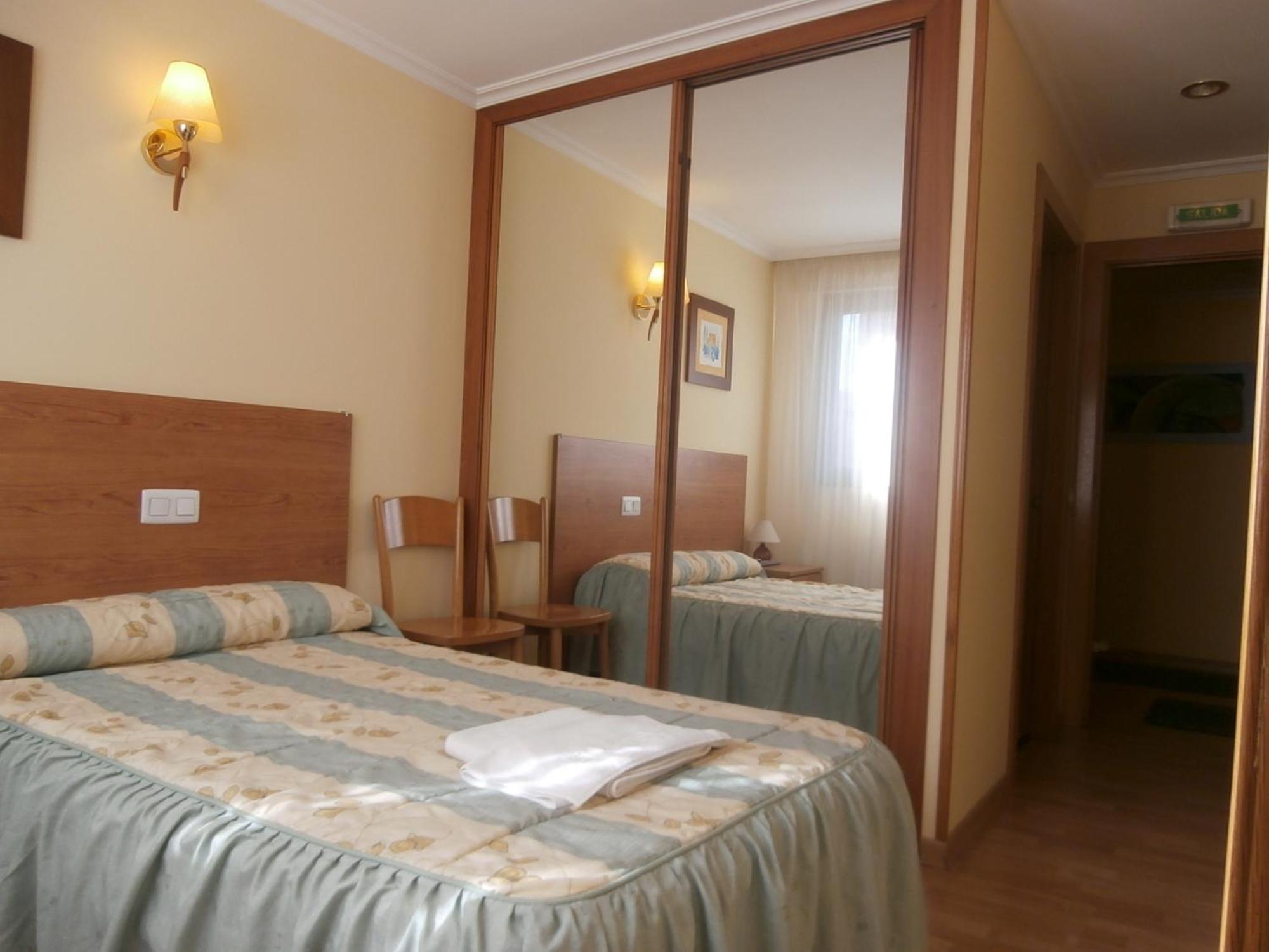 Hostal El Volante Estella Luaran gambar